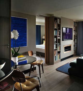 Suite, 1 Twin Bed (The Library Suite)