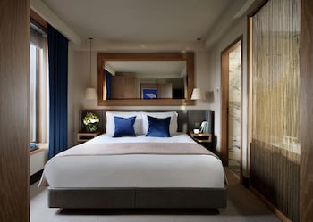 Premium Room, 1 King Bed