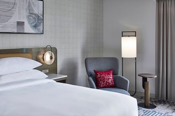 Standard Room, 1 King Bed (Mobility/Hearing Access, Roll-in Shwr)