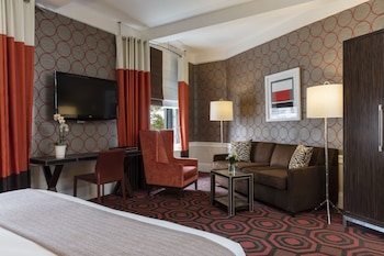 Junior Suite (1 King Bed)