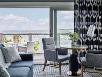 Signature Water View 2 Queen Beds