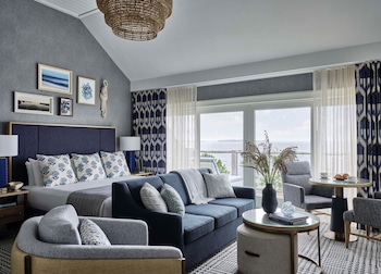 Signature Water View King