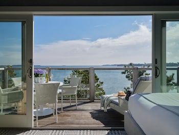 Round Cove Suite