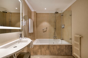 Standard Room, 1 Queen Bed