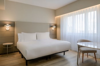 Standard Plus Room, 1 King Bed