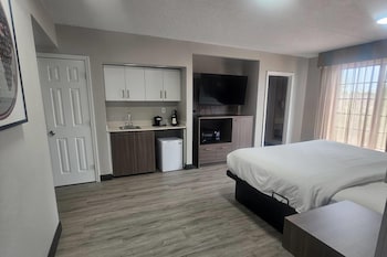 Suite, 1 King Bed, Non Smoking