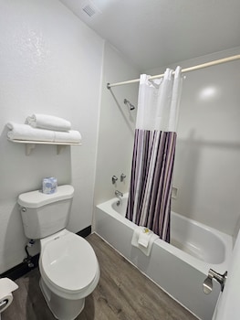 Deluxe Room, 2 Queen Beds, Non Smoking (Pet-friendly)