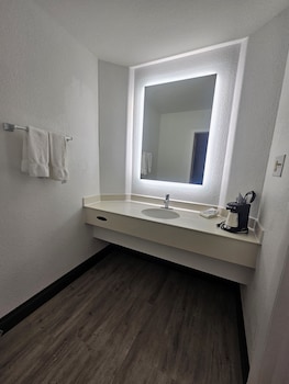 Deluxe Room, 2 Queen Beds, Non Smoking
