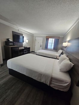 Deluxe Room, 2 Double Beds, Non Smoking (Pet-Friendly)