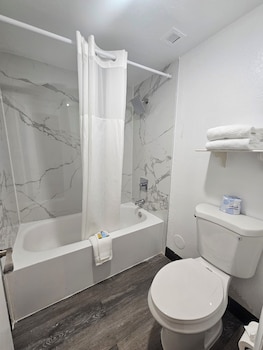 Deluxe Room, 1 King Bed, Non Smoking (Pet-friendly)