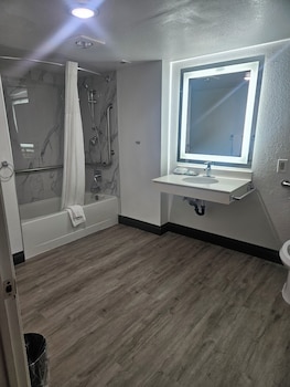 Room, Mobility Accessible, Non Smoking (Bathtub w/ Grab Bars)