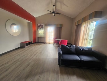 Suite, 1 King Bed, Non Smoking