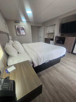 Suite, 1 King Bed, Non Smoking