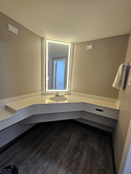 Deluxe Room, 1 King Bed, Non Smoking