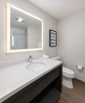 Deluxe Room, 2 Queen Beds, Bathtub