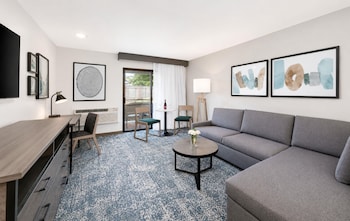 Deluxe Suite, 1 King Bed with Sofa bed, Balcony