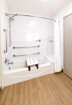 Suite, 1 King Bed with Sofa bed, Accessible, Microwave (Mobility & Hearing)