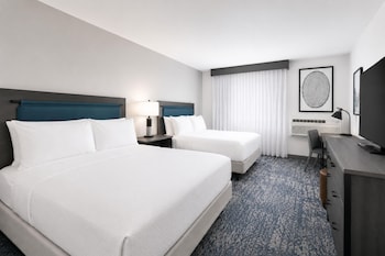 Deluxe Room, 2 Queen Beds, Bathtub