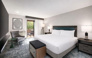Deluxe Suite, 1 King Bed with Sofa bed, Balcony