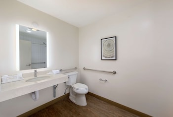 Room, 2 Queen Beds, Accessible (Roll-In Shower)
