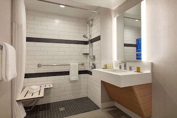 Suite, 1 King Bed, Accessible, Bathtub (Mobility & Hearing, 2 Rooms)