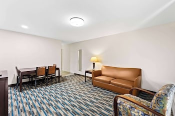Deluxe Studio Suite, 1 King Bed, Non Smoking