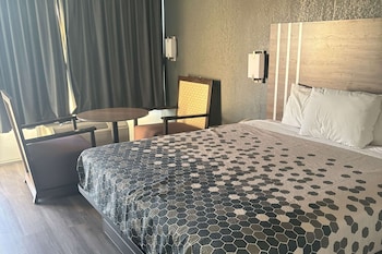 Standard Room, 1 King Bed, Smoking