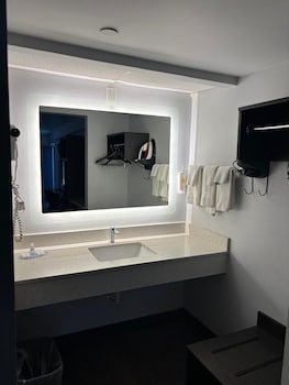 Suite, 1 King Bed, Non Smoking