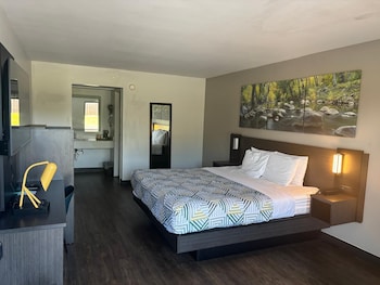 Standard Room, 1 King Bed, Non Smoking