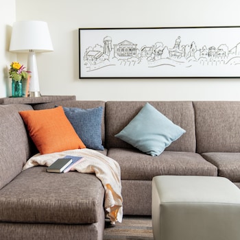 Studio Suite (2 Queen Beds & 1 Twin Sofa Bed)