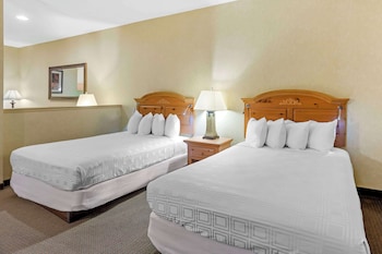Family Suite, 2 Queen Beds, Non Smoking (with Sofabed)