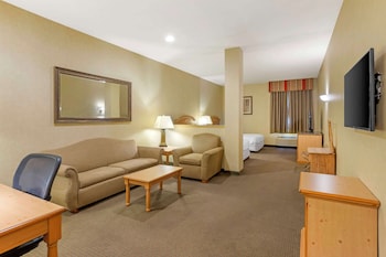 Family Suite, 2 Queen Beds, Non Smoking (with Sofabed)