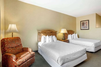 Standard Room, 2 Queen Beds, Non Smoking, Refrigerator