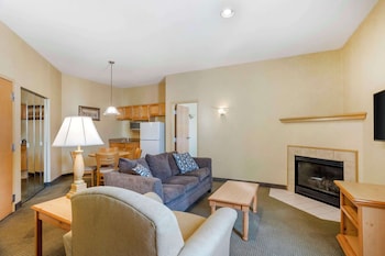 Suite, 1 King Bed, Non Smoking, Jetted Tub
