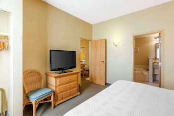 Suite, 1 King Bed, Non Smoking, Jetted Tub