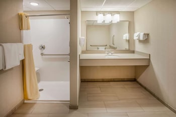 Room, 2 Queen Beds, Accessible, Non Smoking (Mobility/Hearing Impaired)
