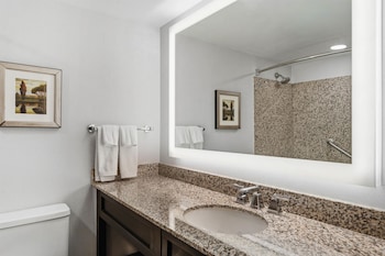 Deluxe Suite, 1 King Bed, Microwave