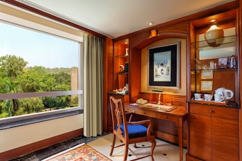 Room, 1 Double Bed, Pool Access, Tower (Tower)