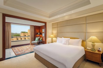 Room, 1 Double Bed, Pool Access, Tower (Tower)