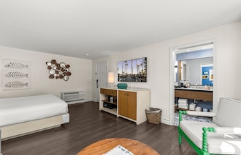Premium Room, 1 King Bed, Lanai (Garden)