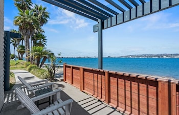 Suite, 1 King Bed (Bayside Bungalow Bay)