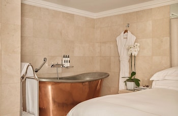 Suite, 2 Bedrooms (99) The Guv'nor's)