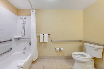 Room, 2 Double Beds, Accessible, Non Smoking (Accessible Tub)
