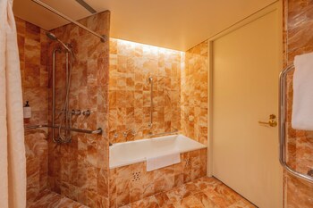 Classic Room, 1 King Bed, Accessible