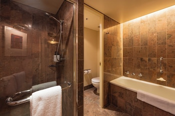 Junior Suite, 1 King Bed, City View