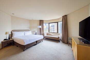 Junior Suite, 1 King Bed, City View