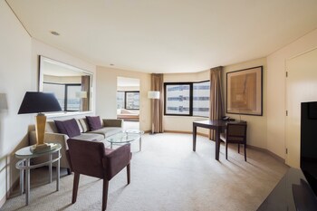 Junior Suite, 1 King Bed, City View
