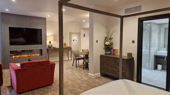 The Willow Suite