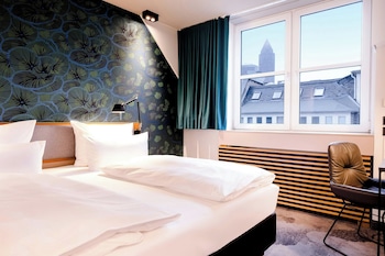 Room (THE ONE)