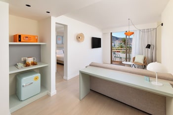 Sol Room with Lounge
